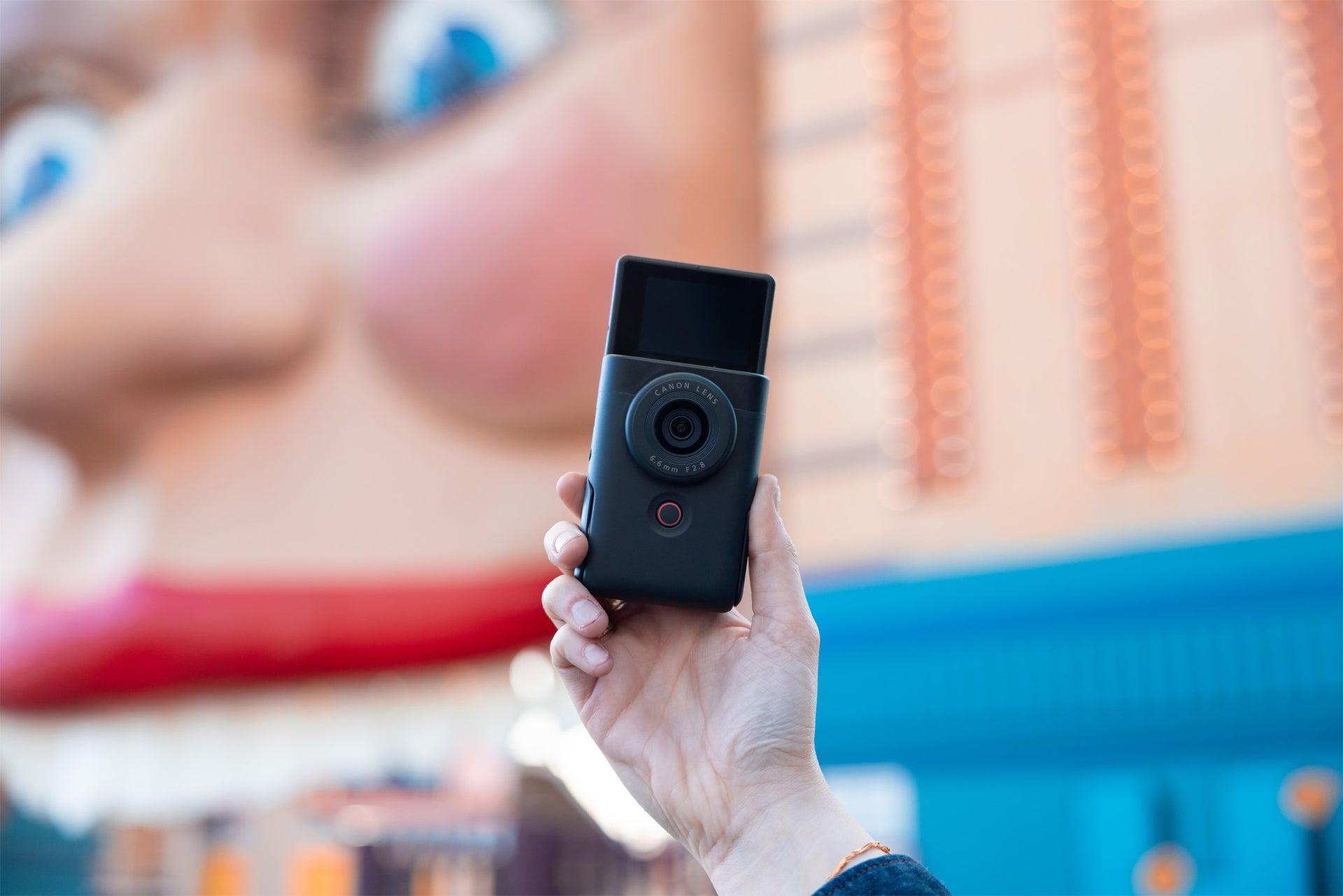 Canon PowerShot V10 - Review