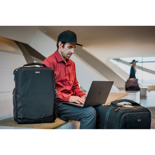 Think Tank Airport Accelerator 41L - Black