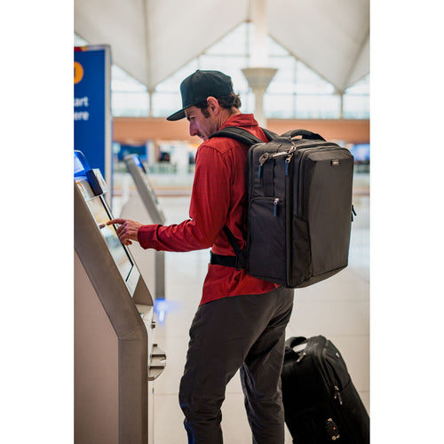 Think Tank Airport Accelerator 41L - Black