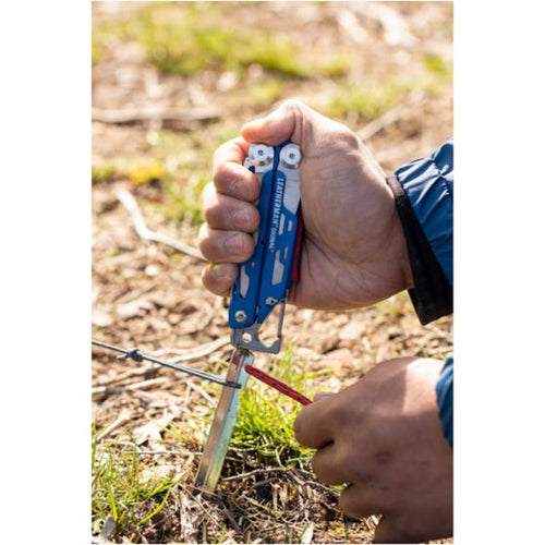 Leatherman Signal Camping Multi-Tool with Firestarter/Whistle with Nylon Sheath