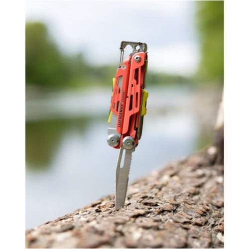 Leatherman Signal Camping Multi-Tool with Firestarter/Whistle with Nylon Sheath