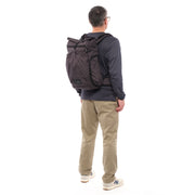 Shimoda Side Lite 22 worn, with included rain cover