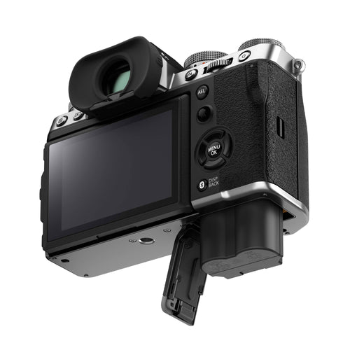Fujifilm X-T5 Mirrorless Digital Camera + XF18-55mm F/2.8 Lens Kit - (Silver)